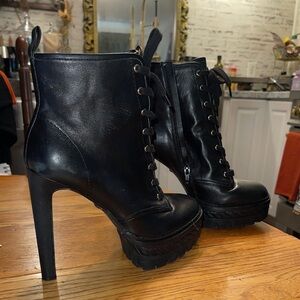 Gianni Bini Halandtwo Leather Chunky Lug Sole Lace-Up Platform Heeled Booties 8M